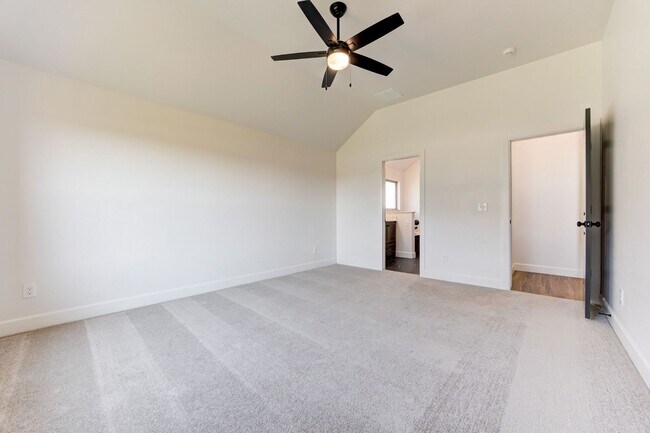 Building Photo - Brand New Home In Mustang!