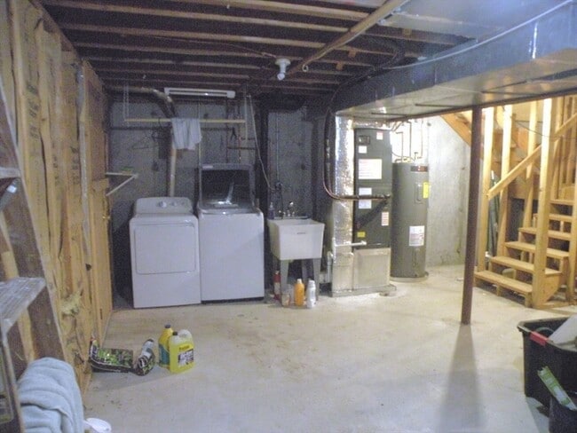 Building Photo - 41 Elm St