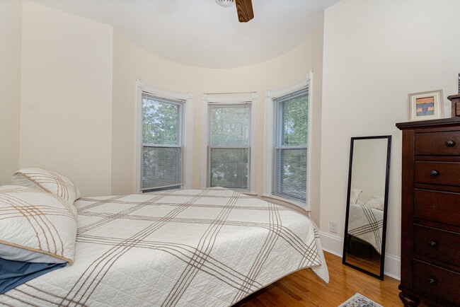 Building Photo - 312 Bridge St