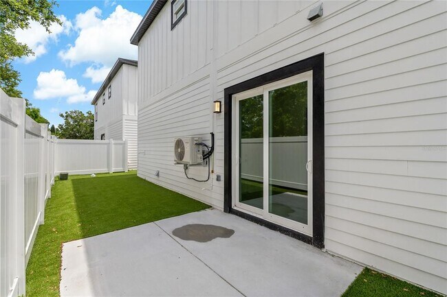 Building Photo - 1348 San Christopher Dr