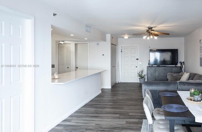 Building Photo - 105 Lake Emerald Dr