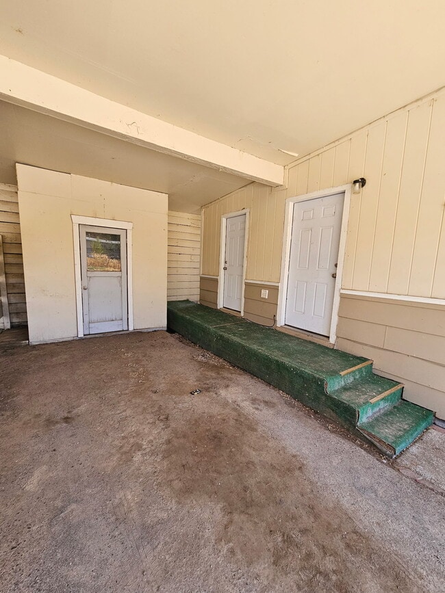 Building Photo - 450 N 3rd W