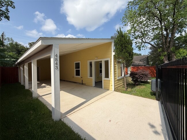 Building Photo - 4843 Culmore Dr