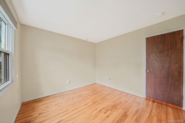 Building Photo - 386A Glen Cove Ave