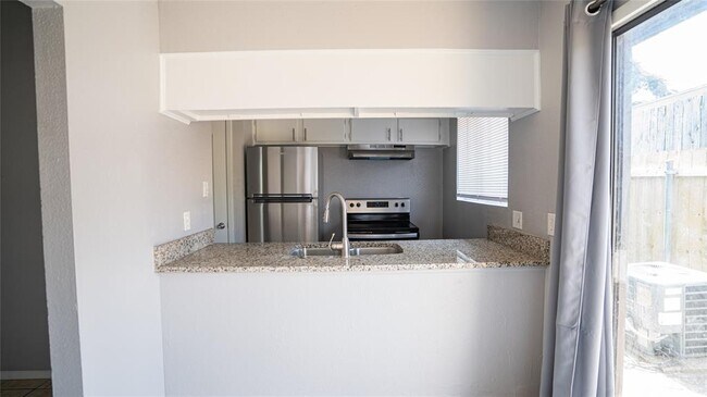 Building Photo - 3003 Parker Ln