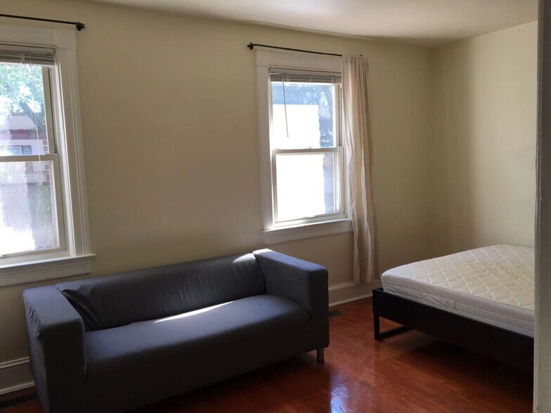 Primary Photo - 1447 Parkwood Pl NW