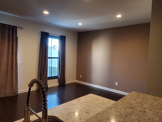 Building Photo - 160 Hamilton Ave NW