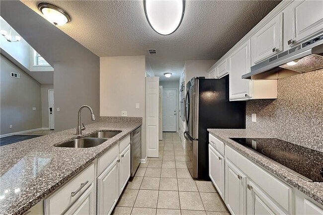 Building Photo - 8435 Sapphire Ln