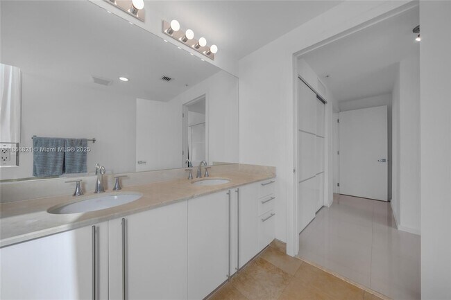 Building Photo - 3030 NE 188th St