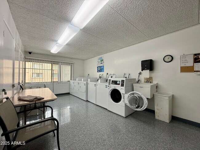 Building Photo - 7930 E Camelback Rd