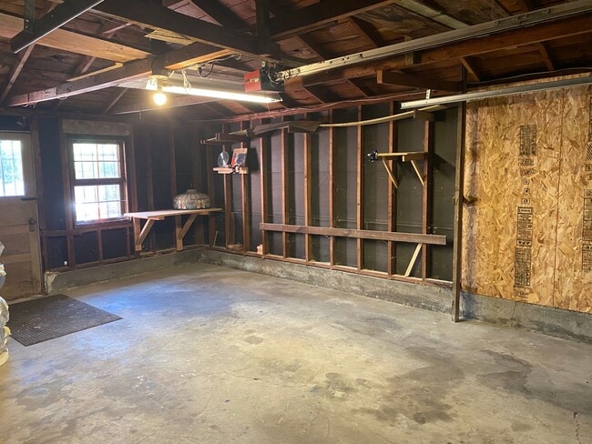 Building Photo - Super Cool Duplex Unit with One Car Garage