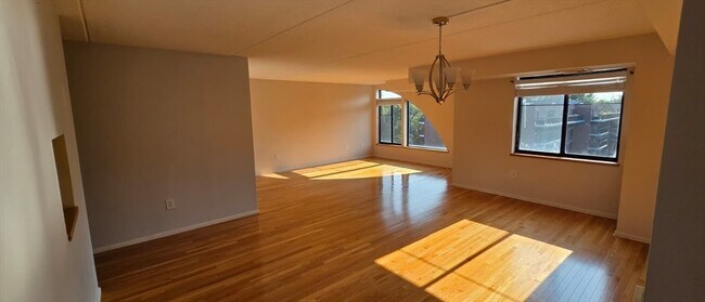 Building Photo - 200 Ledgewood Dr