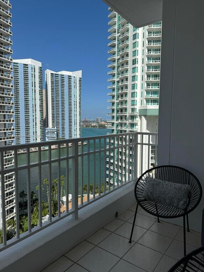 Building Photo - 801 Brickell Key Blvd