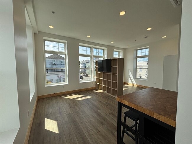 Building Photo - 1190 Stafford Rd