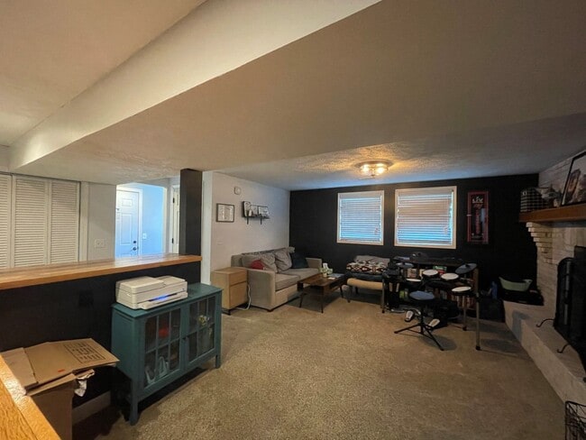 Building Photo - Bellevue Home For Rent!
