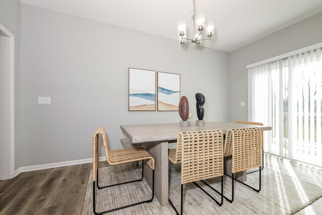 Building Photo - Fantastic 4bd/3ba home! Coming soon!