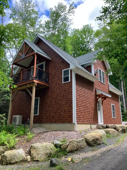 Building Photo - 4 Brown Ln