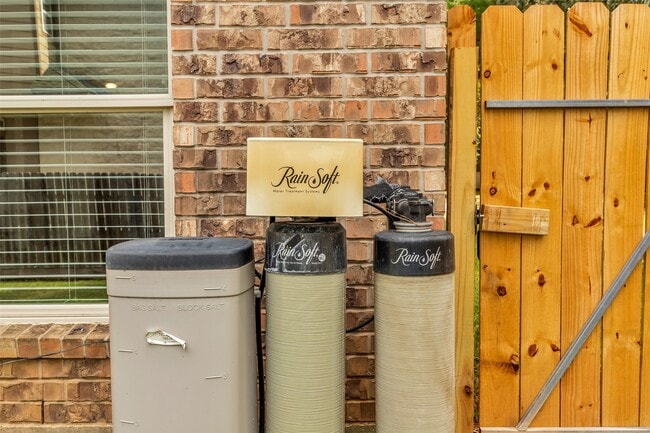 Building Photo - 3807 Springcrest Ln