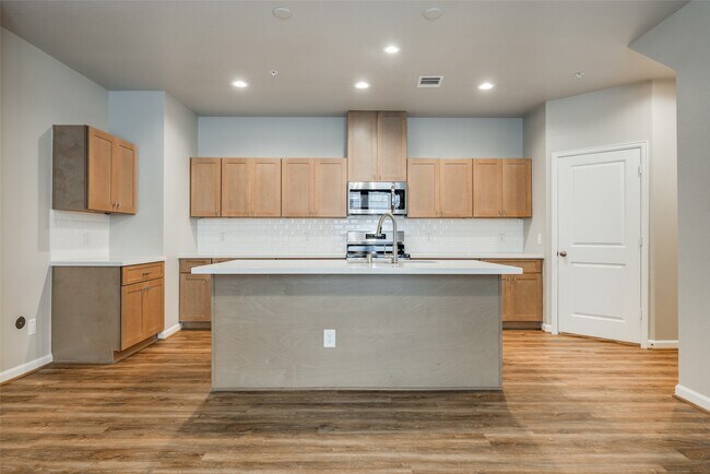 Building Photo - 107 Pk Pl Cir