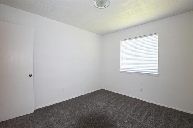 Building Photo - 18811 Pine Trace Ct