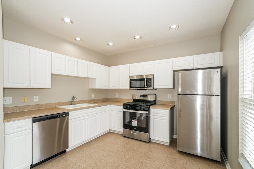 Building Photo - 3202 Shamrock Park Pl