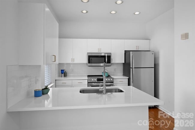 Building Photo - 2252 Vision Dr