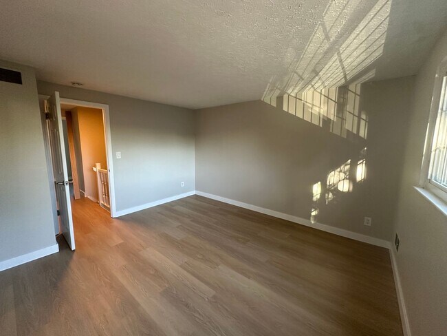 Building Photo - 3BR/2.5BA Townhome for Rent in Middletown - Recently Renovated!
