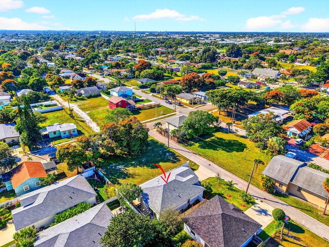 Building Photo - 341 Oak Aly