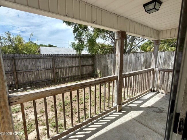 Building Photo - 425 Dolphin Dr