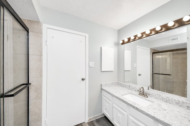 Building Photo - 16618 Lonesome Quail Dr
