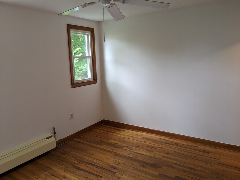 Building Photo - 39 Farmland Rd