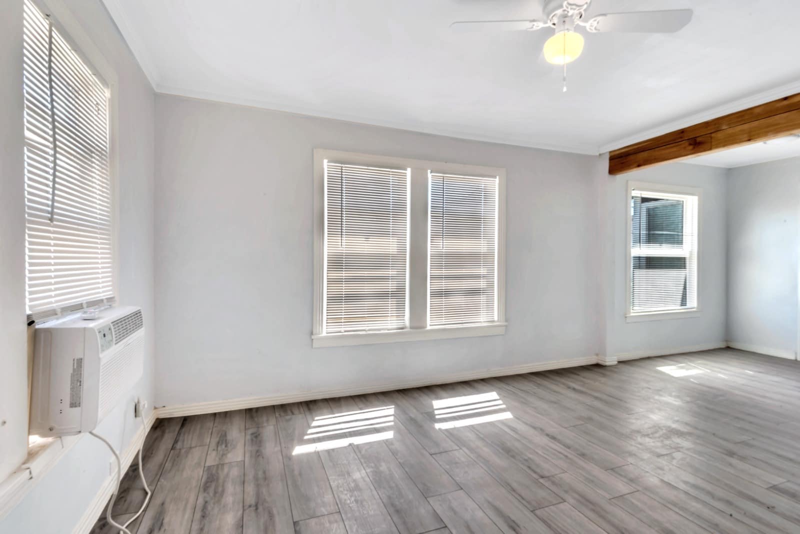 Building Photo - 305 N Robinson St