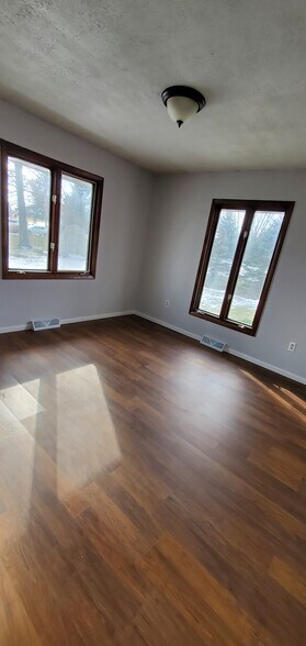 Bdrm - 818 N Timberline Cir W