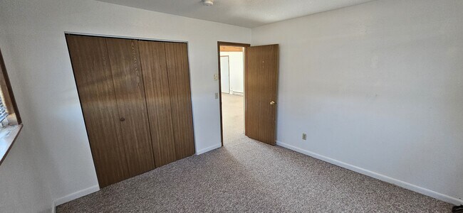 Building Photo - 137 Mapfel St