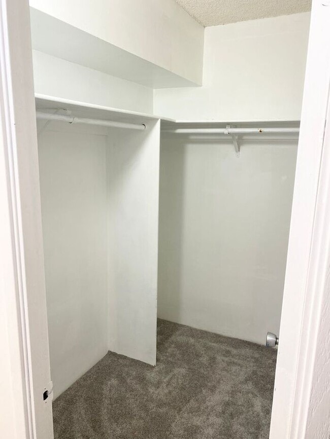 Building Photo - Pearlridge Gardens & Tower:1 Bdrm 1 Bath Condo Apt w/ 1 Open Pkg