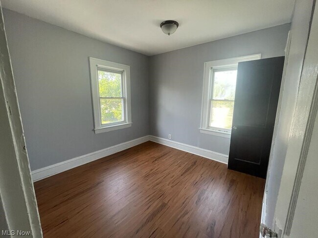 Building Photo - 3790 E 146th St