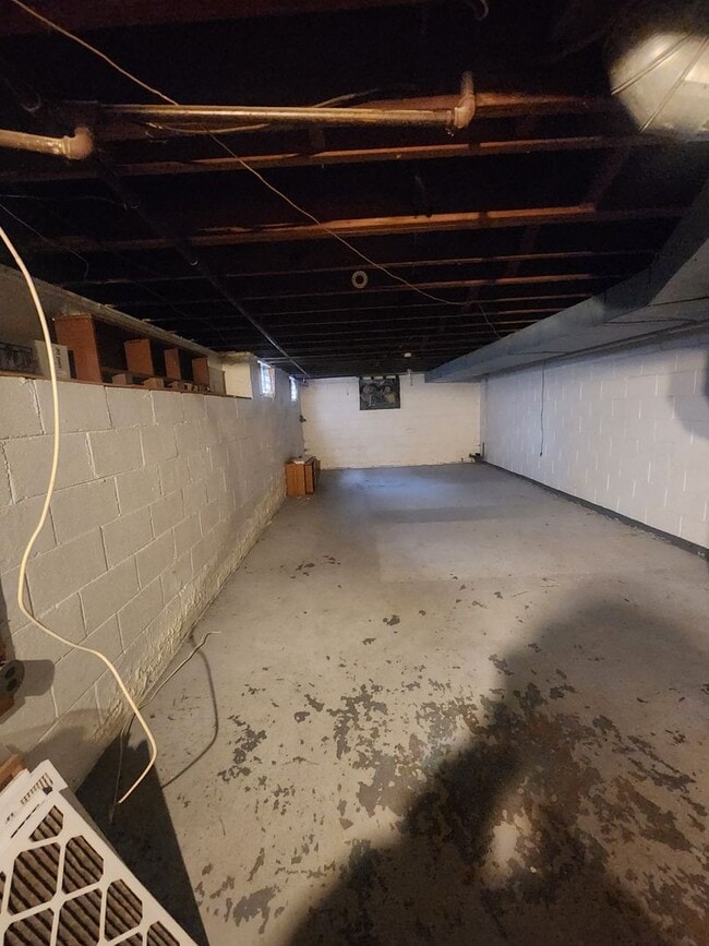 Building Photo - One Bedroom Spacious Duplex near Irvington