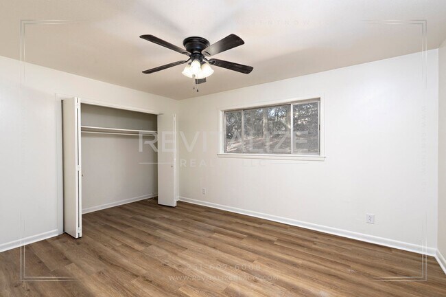 Building Photo - HALF-DEPOSIT SPECIAL! Spacious 4-Bed 2-Bath Brick Home in West Mobile