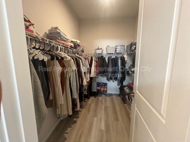 Building Photo - 7111 Wayfarer Dr