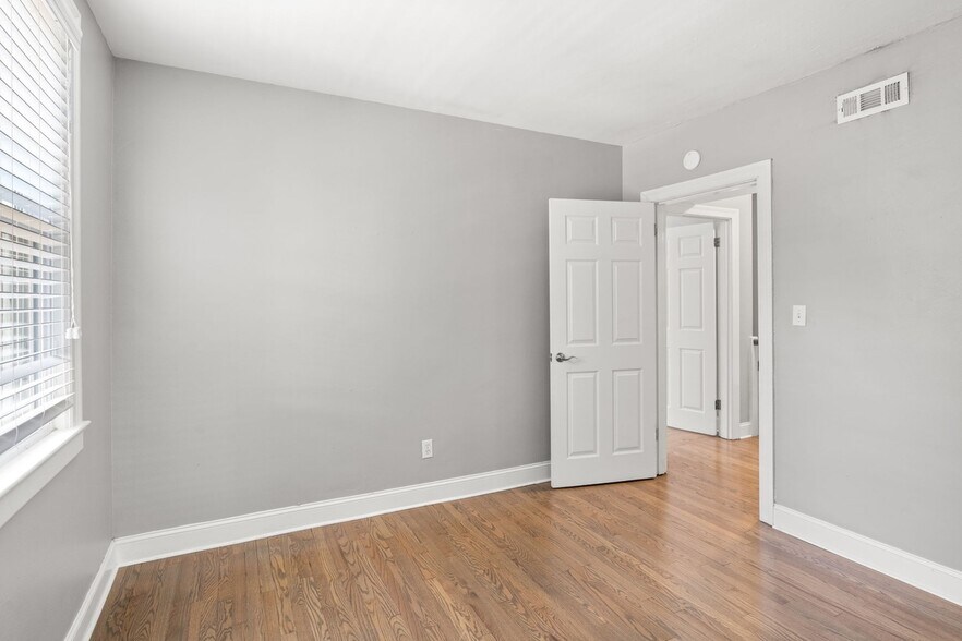 Building Photo - 4006 Auburn Ln