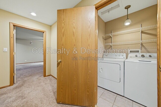 Building Photo - 1007 Forest Dr