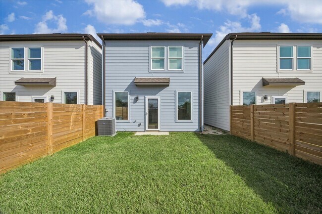 Building Photo - 8664 Easthaven Blvd