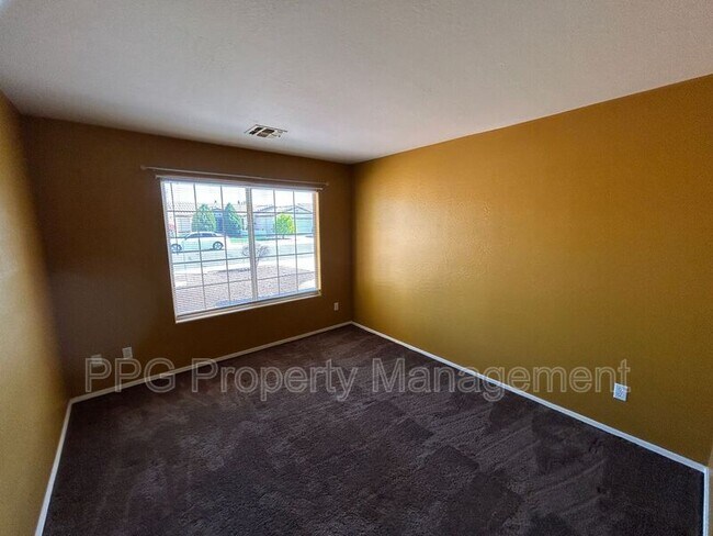 Building Photo - 13444 W Paradise Ln