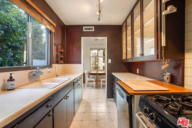 Building Photo - 360 Canon Dr