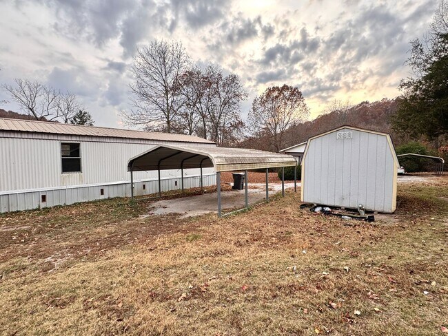 Building Photo - 3/2 Split Floor Plan!