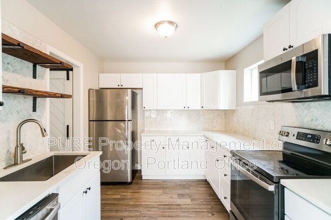 Building Photo - 10762 NE Prescott St