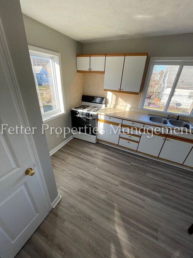 Building Photo - 661