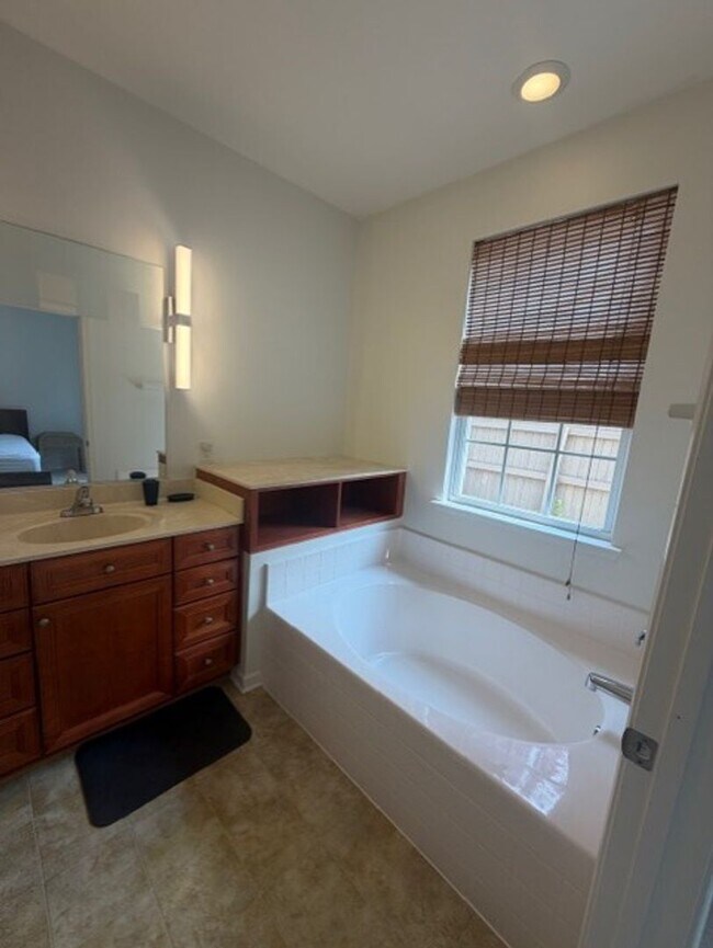 Building Photo - 5301 Brinsley Ln