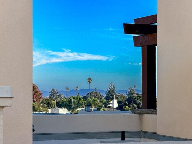 Building Photo - 1568 E Thompson Blvd