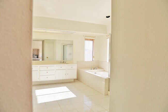 Building Photo - 3112 Caminito Ln
